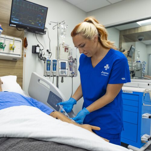 michigan nursing student learning on patient simulator in utah simulation center